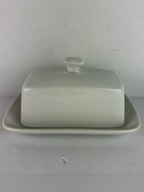 Palate & Plate Small White Covered Butter Dish